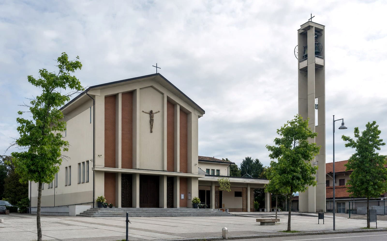 Chiesa parrocchiale e campanile a Rovello Porro