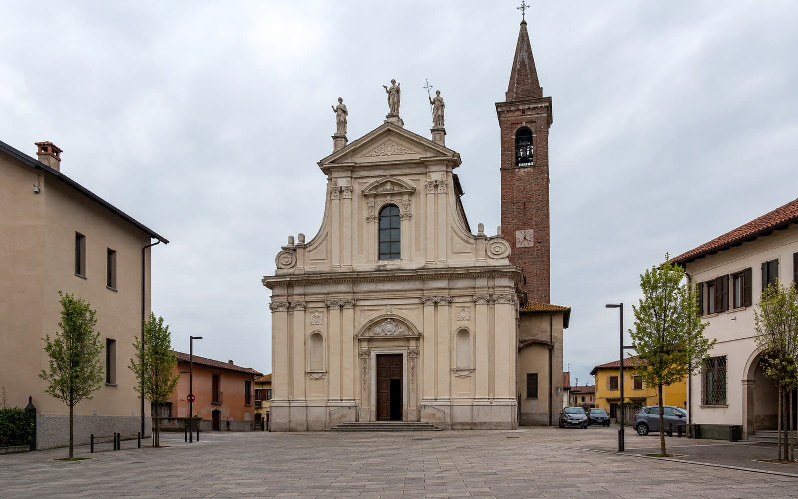 Piazza della Chiesa e il centro di Turate