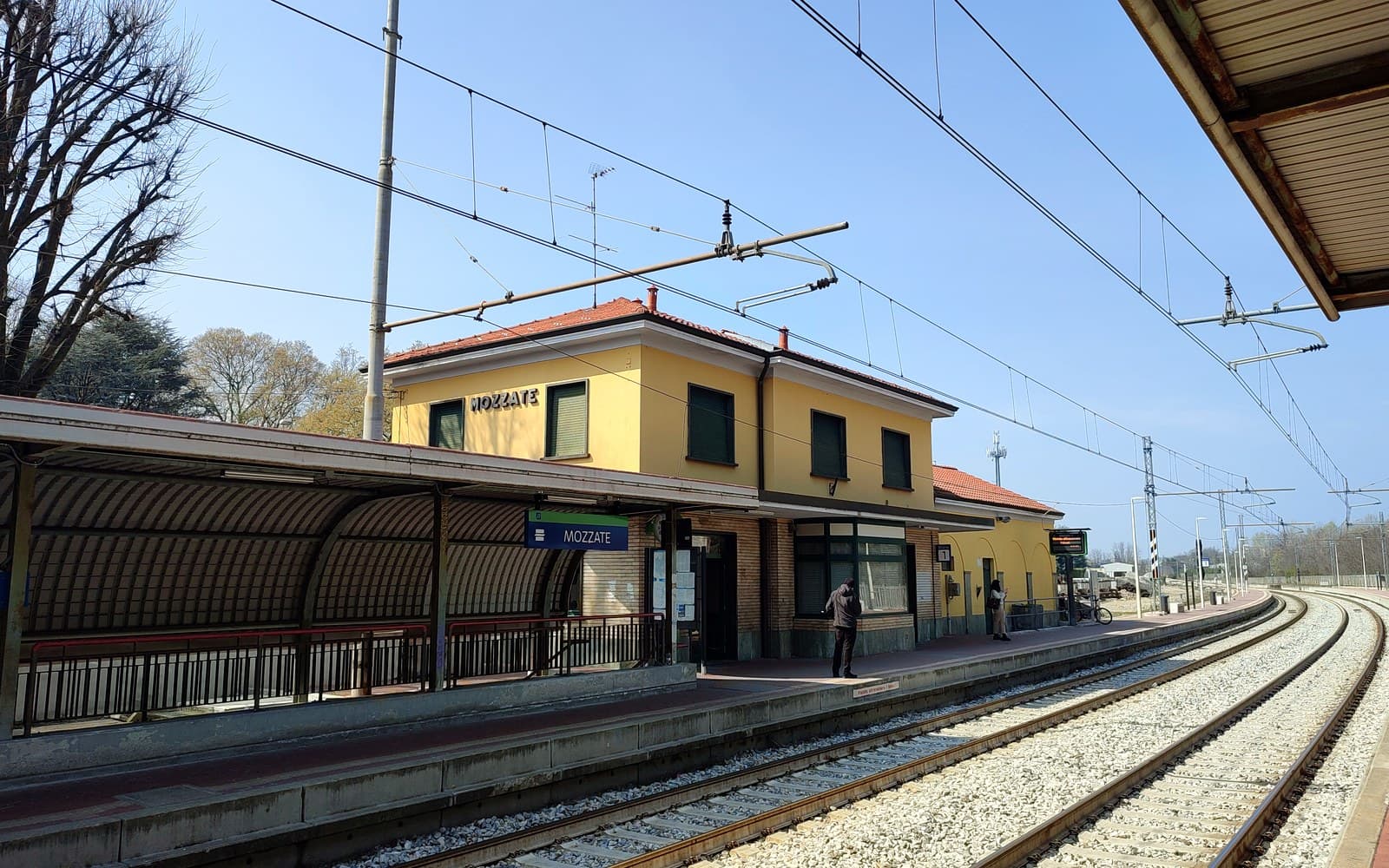 Stazione ferroviaria di Mozzate