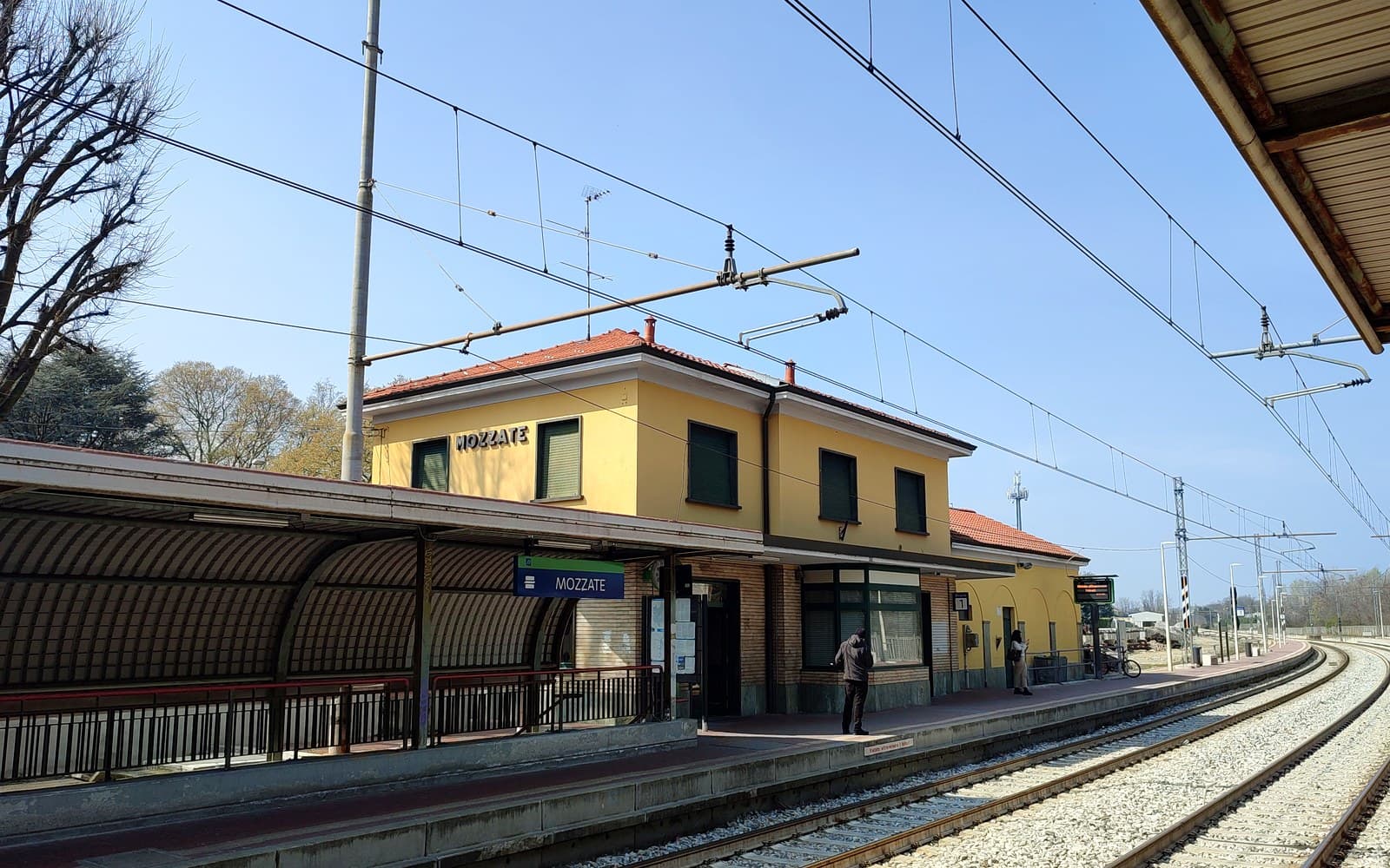 Stazione ferroviaria di Mozzate, riferimento per Limido Comasco