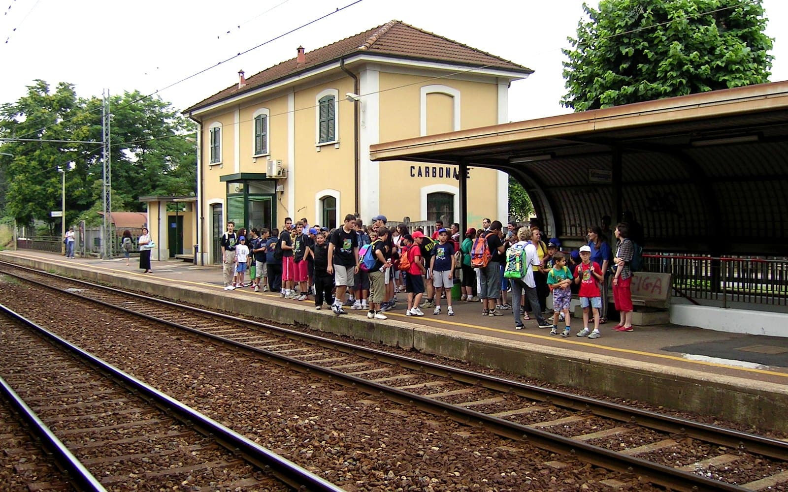 Stazione ferroviaria di Locate Varesino-Carbonate